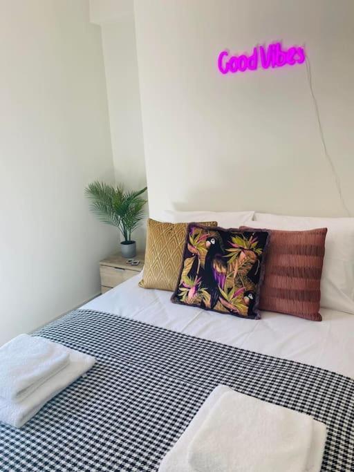 New 2Bd Aprt With Shared Rooftop Pool D3 Αθήνα Εξωτερικό φωτογραφία