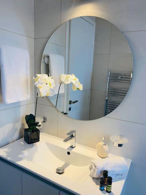 New 2Bd Aprt With Shared Rooftop Pool D3 Αθήνα Εξωτερικό φωτογραφία